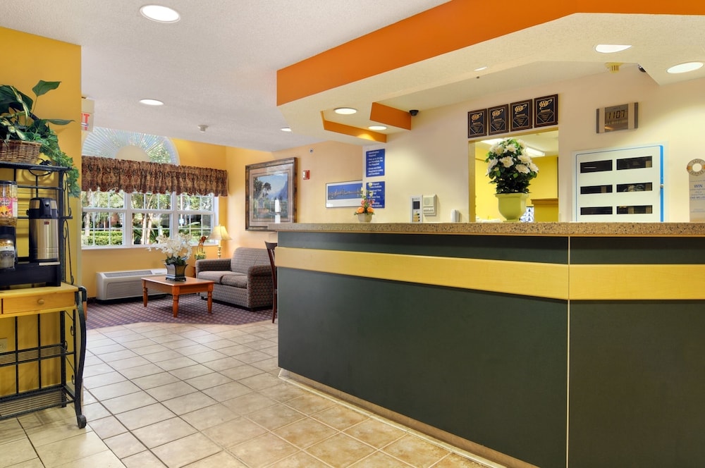 Hometown Inn & Suites Jacksonville Butler Blvd. Southpoint - photo 2