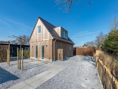 Cosy holiday home in Oostkapelle with a garden — 4-Star Luxury Hotel in Oostkapelle, Netherlands