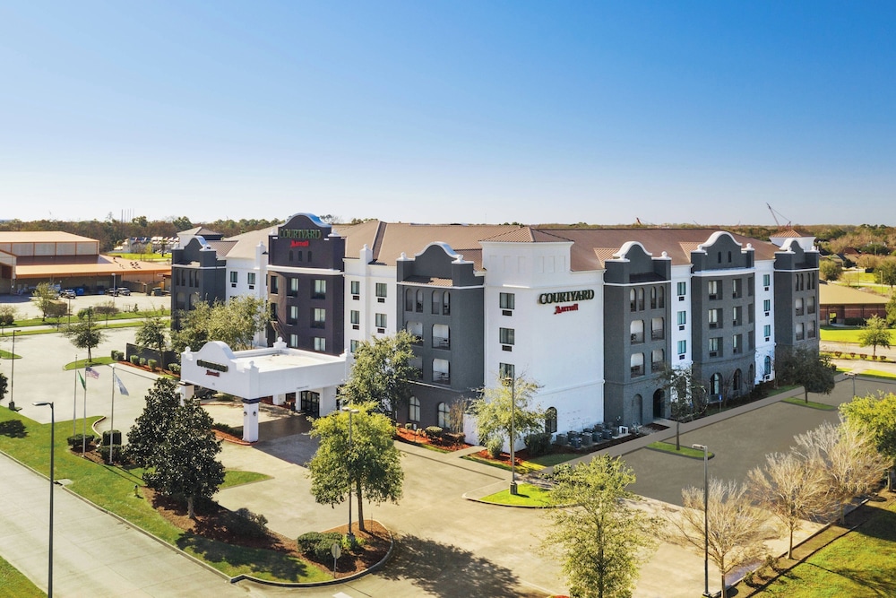 Courtyard Houma - carbon neutral hotel in Houma