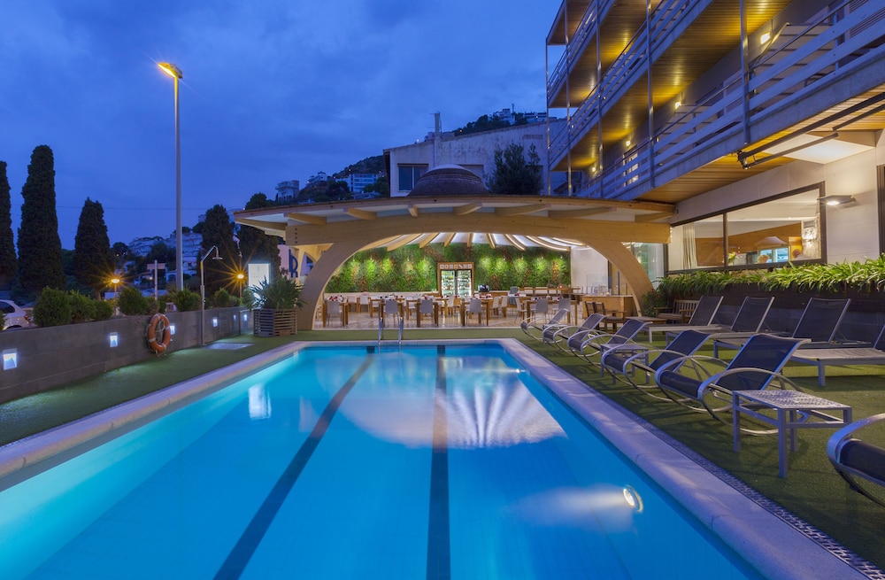 Canyelles Platja — carbon neutral stay, Roses