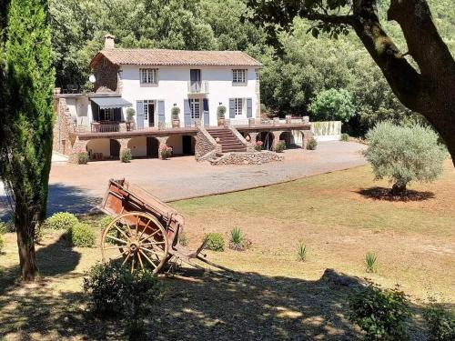 Mas La Solarie au coeur des Cévennes avec accès privé à la rivière - carbon neutral hotel in Unknown City