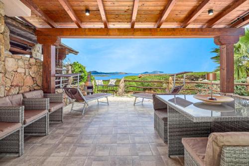 Villa Caterina con depandance — 4-Star Luxury Hotel in San Teodoro, Italy