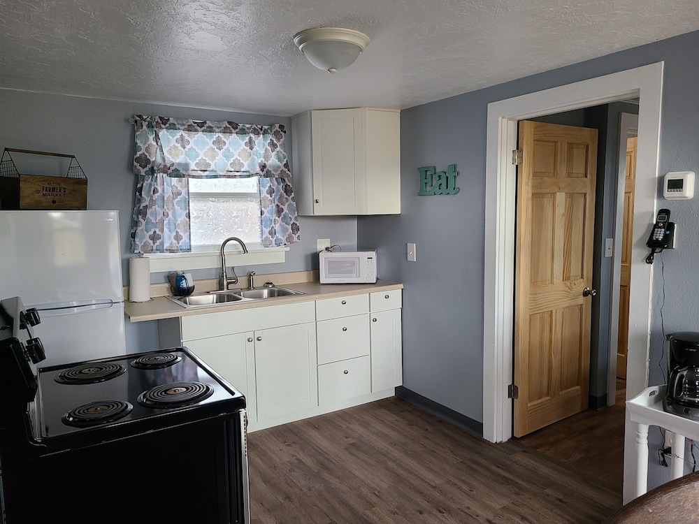 Lamplighter Cabins & Suites - photo 47