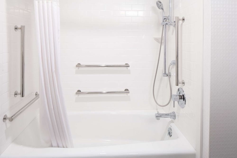 Hampton Inn Iowa City Coralville - photo 15