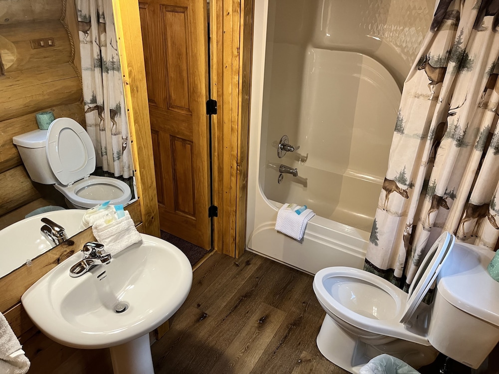 Snow Hill Secluded W Mountain Views 2 Bedroom Cabin by Heavenly Views Resort - photo 5