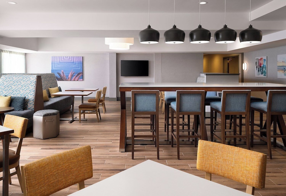 Hampton Inn San Diego Del Mar - photo 16