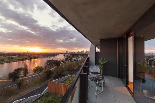 Lakeside Five Star Comfort with Uninterrupted Views — 4-Star Luxury Hotel in Melbourne, Australia