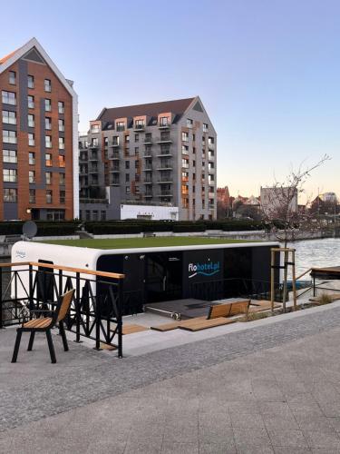 Dom na Wodzie Flohotel — 4-Star Luxury Hotel in Gdansk, Poland
