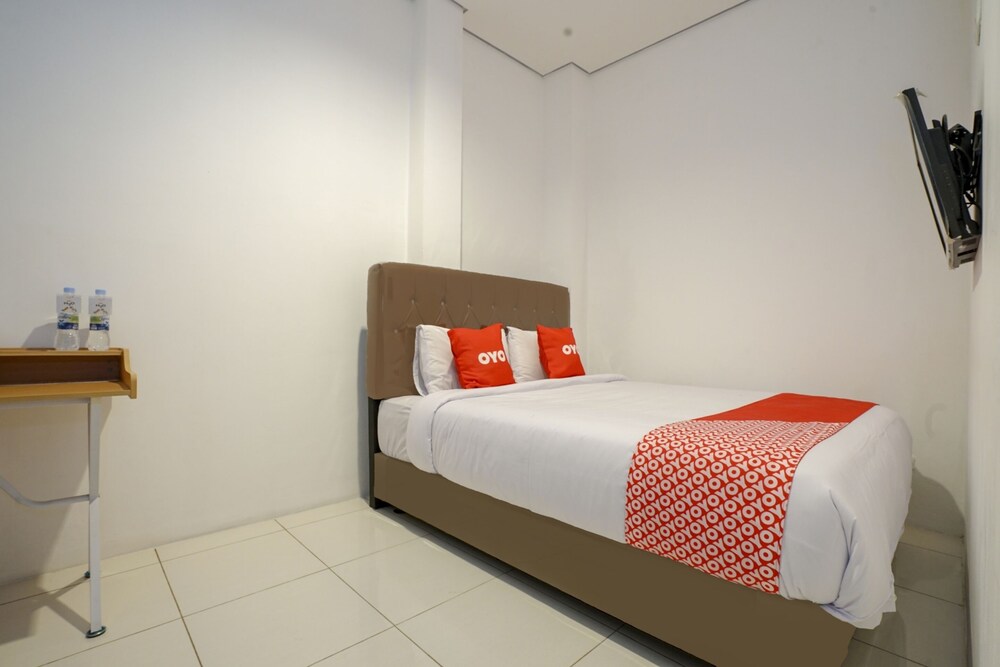 Oyo 2067 Fedith Kost Syariah — Palembang