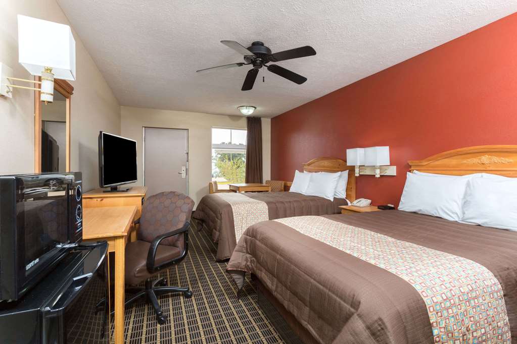 Days Inn by Wyndham Forest - photo 20