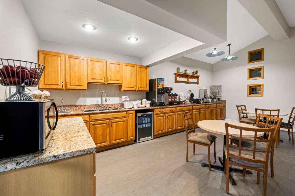Super 8 by Wyndham Waverly - photo 12