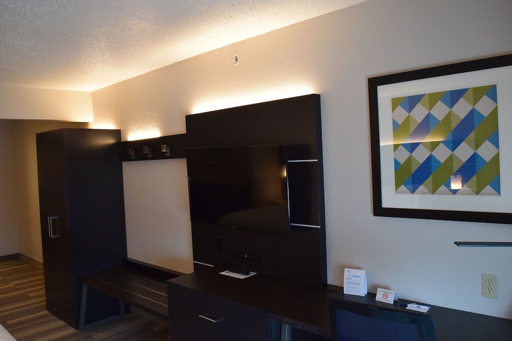 Holiday Inn Express Hotel & Suites Sparta by IHG - photo 10