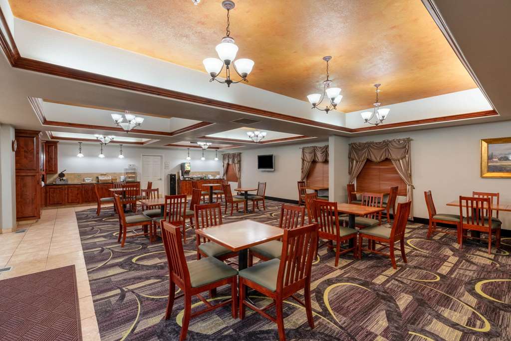 La Quinta Inn & Suites by Wyndham Rifle - photo 26