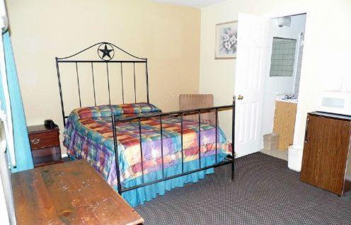 Interstate Motel - photo 17