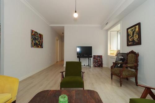 Mtatsminda Cozy Apt: Central & Comfy By Wehost