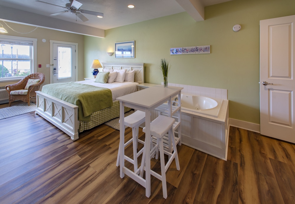 Edgewater Resort - photo 38