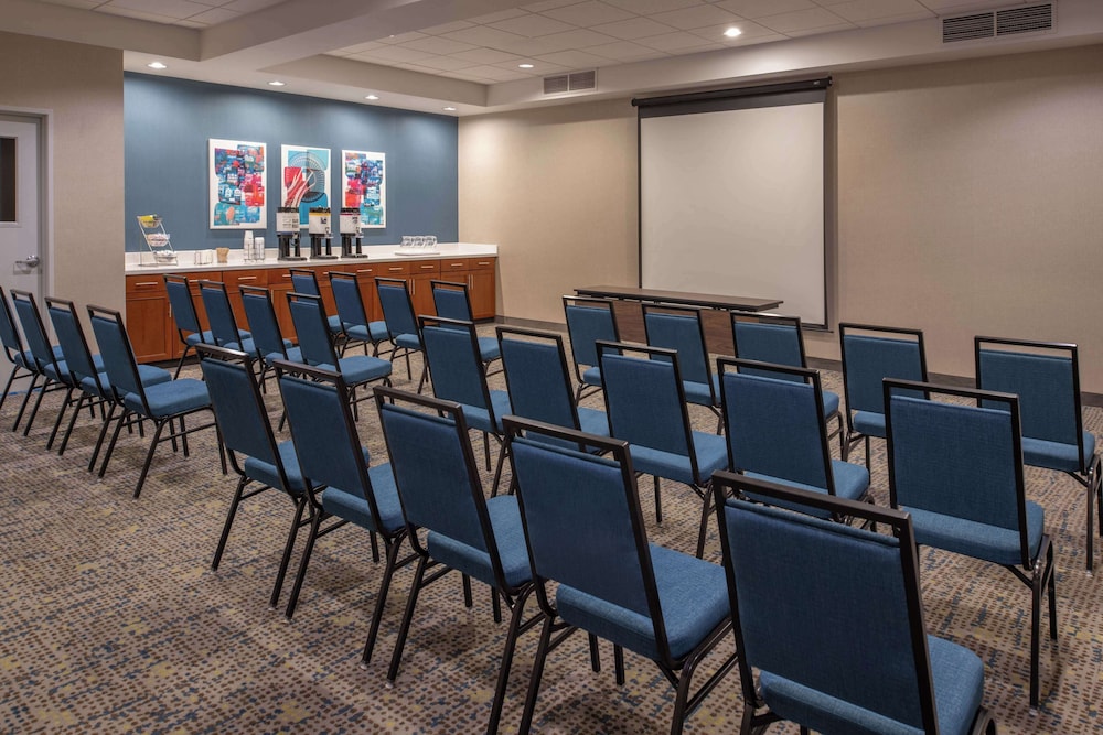Hampton Inn & Suites Seattle Airport 28th Ave - photo 26