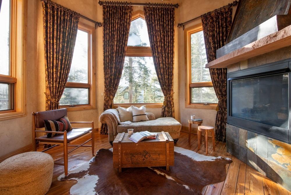 Cherry Ridge by Avantstay Incredible Mountain Mansion w Game Room Hot Tub & Views - photo 4