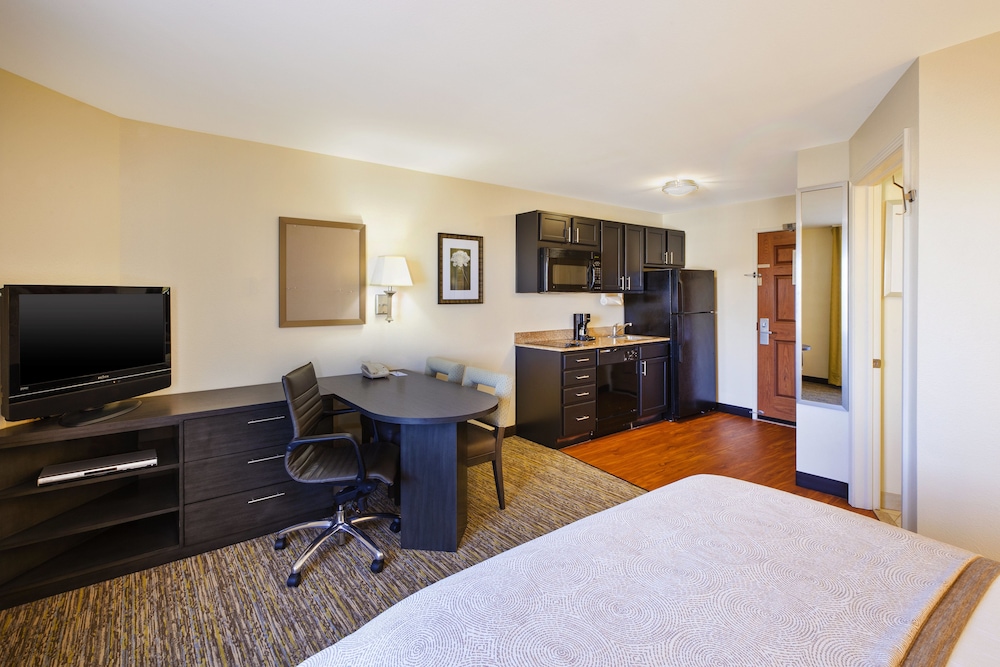 Candlewood Suites Indianapolis Airport by IHG - photo 11