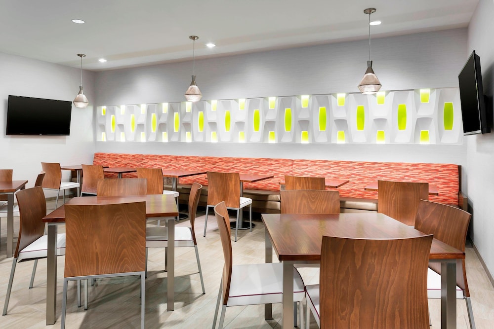 Springhill Suites San Diego Mission Valley - photo 32
