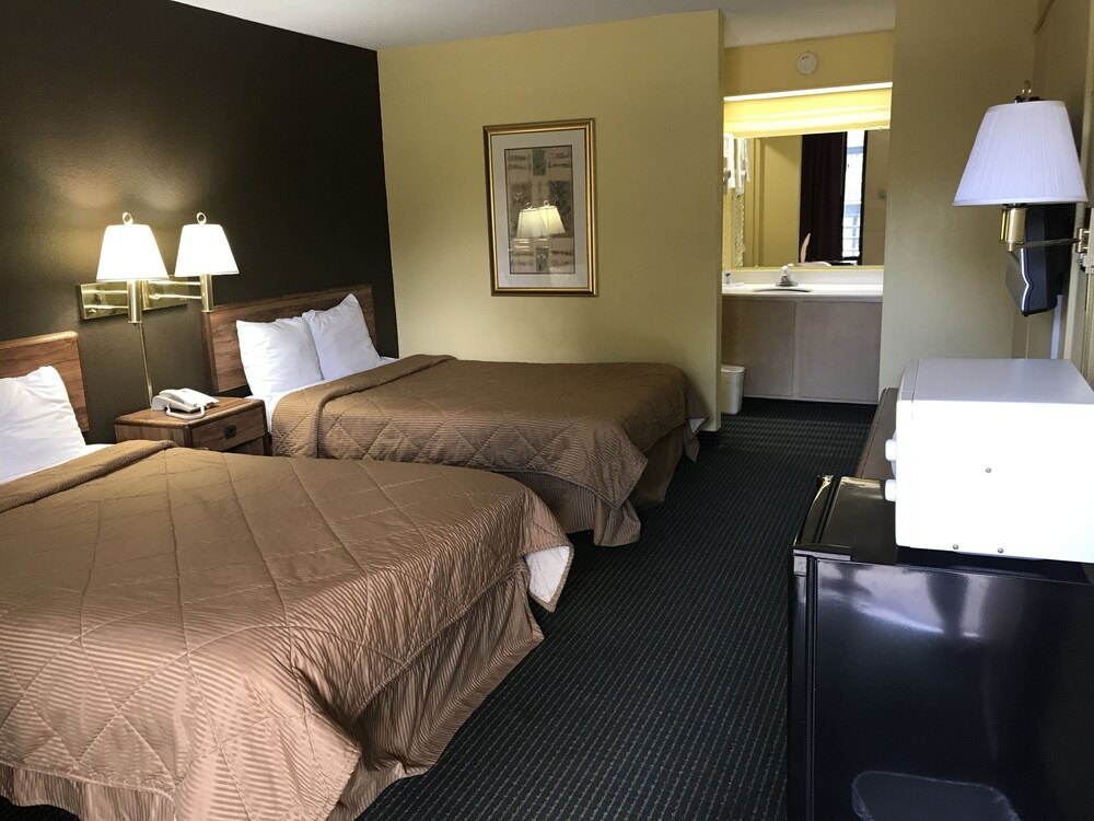 Relax Inn & Suites - photo 6