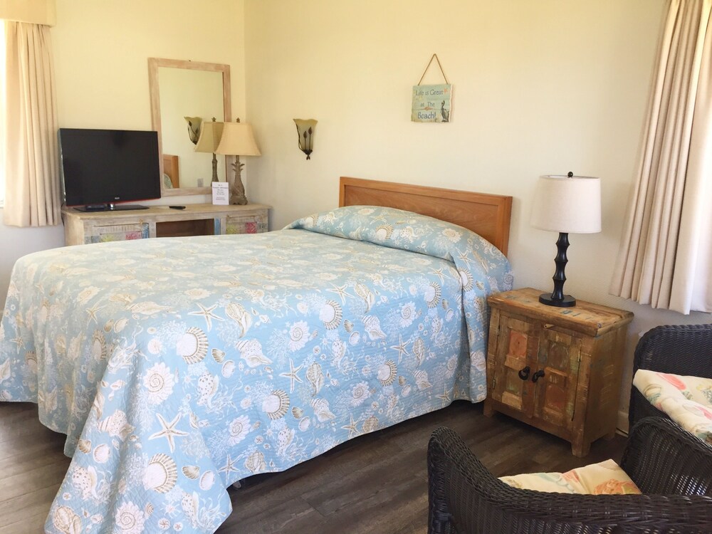 Surf Studio Beach Resort - photo 8
