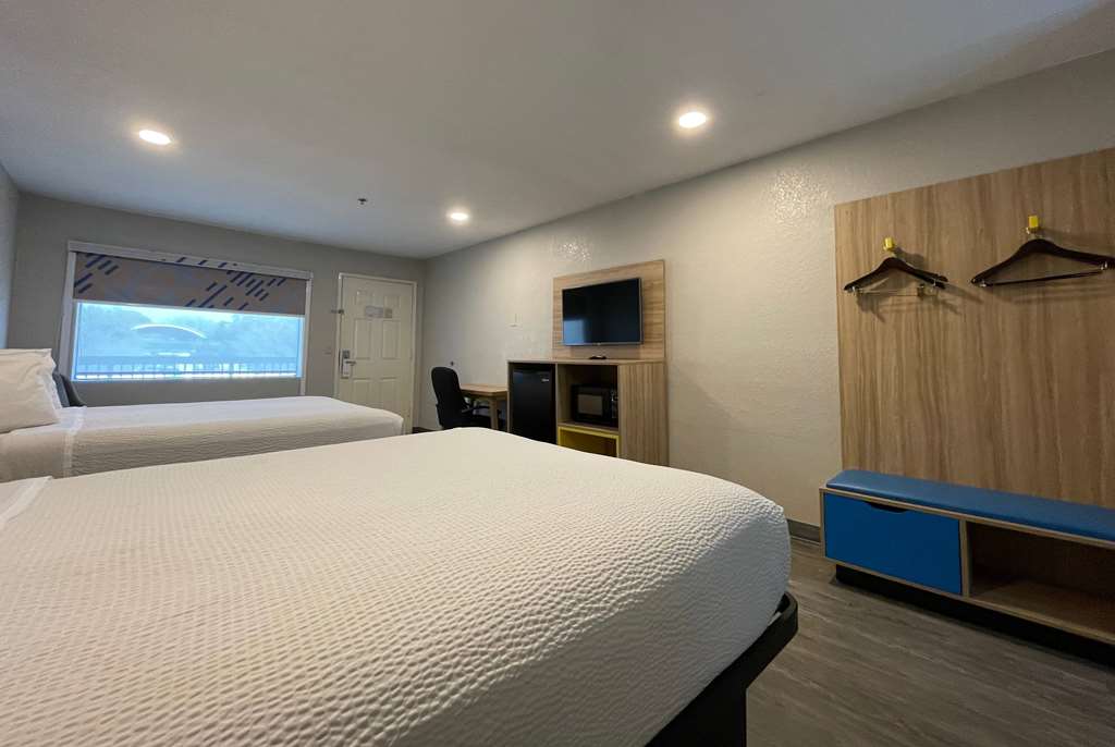 Days Inn by Wyndham Near Seaworld San Antonio - photo 14