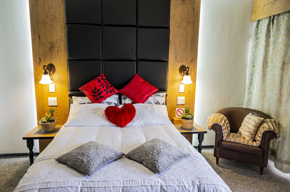 Hyswan Self Catering Guesthouse — 4-Star Luxury Hotel in Krugersdorp, South Africa