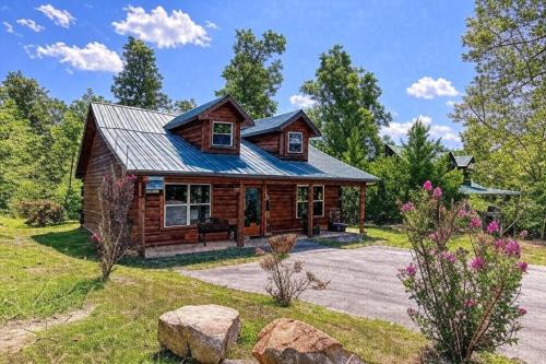 Bear Hugs Free Tickets Hot Tub WIFI in Sevierville, United States