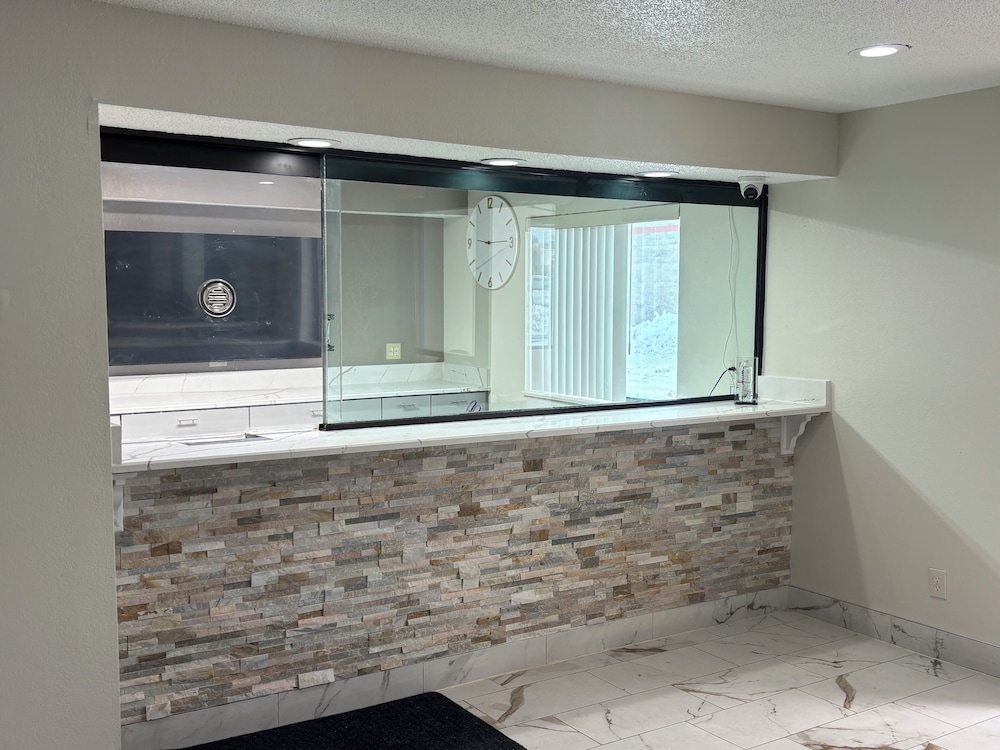 Super 8 by Wyndham Hammond North - photo 34