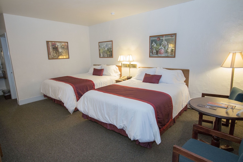 Chalet Motel Mequon - photo 4