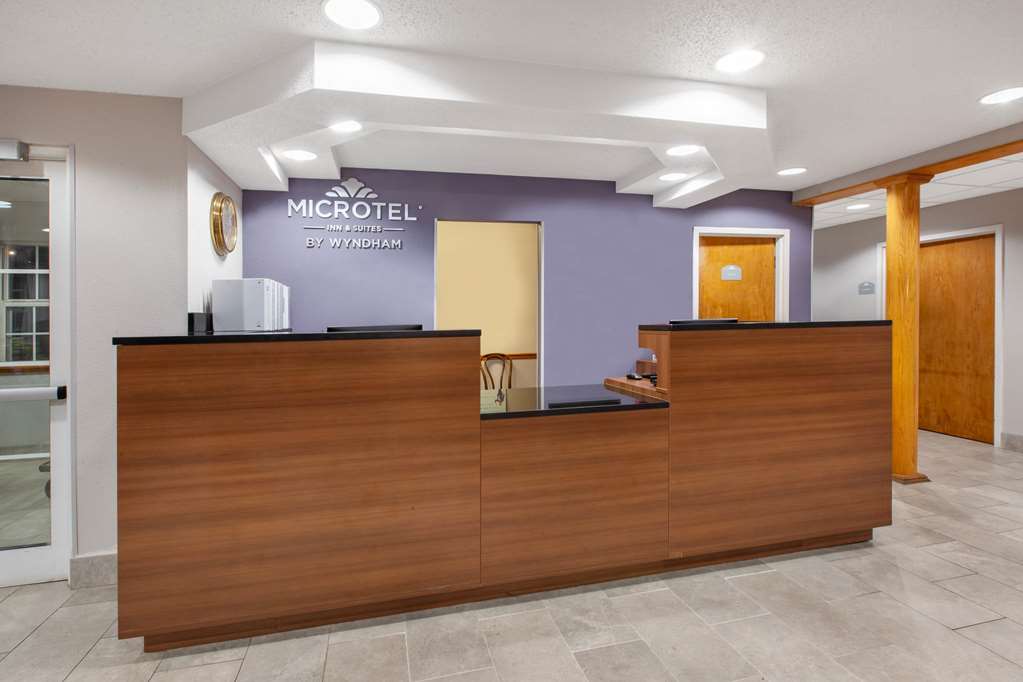 Microtel Inn & Suites by Wyndham Pittsburgh Airport - photo 4