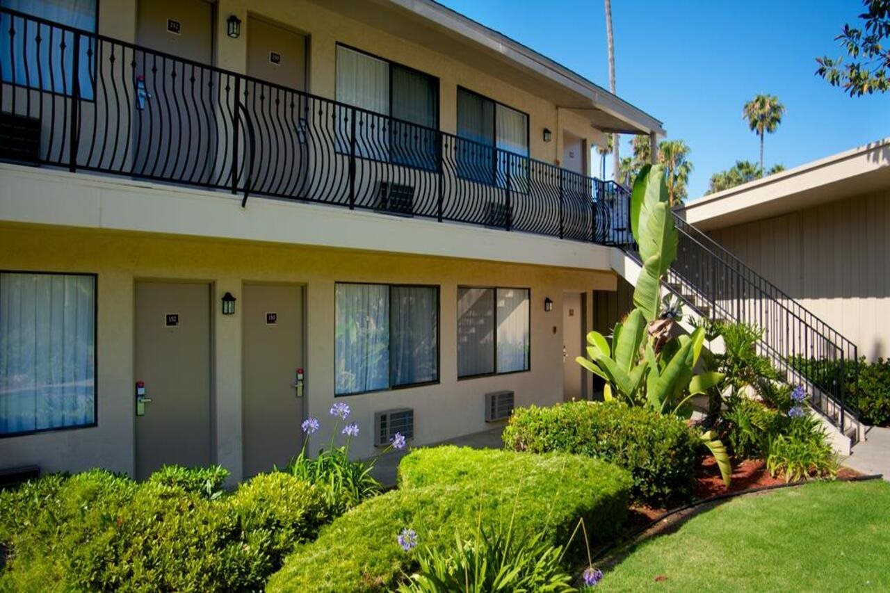 Ramada Hotel and Conference Center by Wyndham San Diego North - photo 3