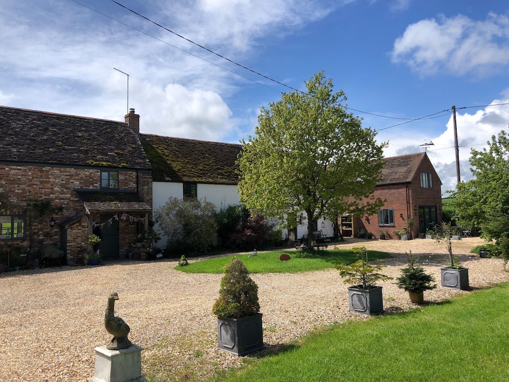 Little Stables Cottage — 4-Star Luxury Hotel in Blandford Forum, United Kingdom