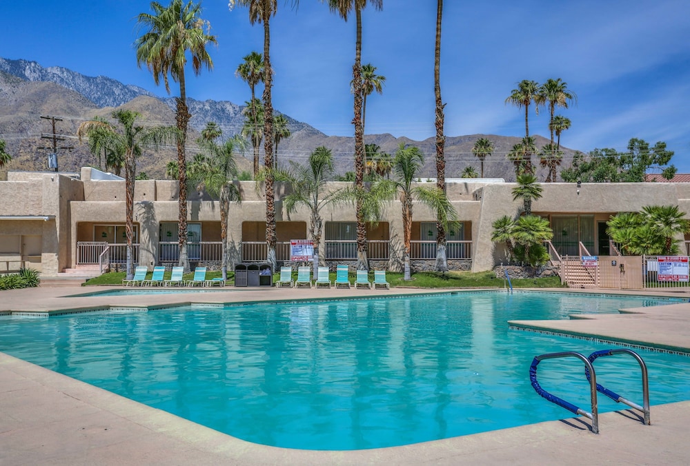 Days Inn by Wyndham Palm Springs - photo 28