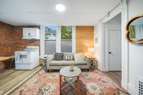 Cozy Studio with Parking Near UC Zoo Downtown — 4-Star Luxury Hotel in Cincinnati, United States