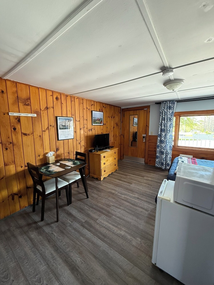 The Yardarm Motel - photo 14