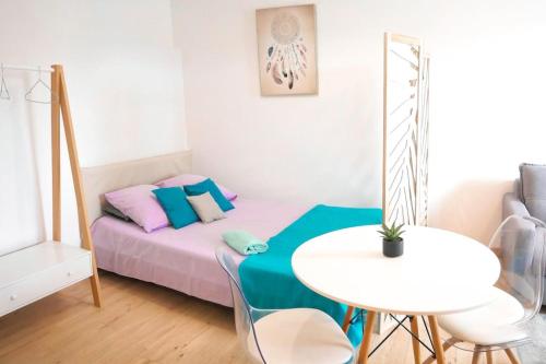 Stud Confort Centre Ville 4pers in Saint-Quentin, France