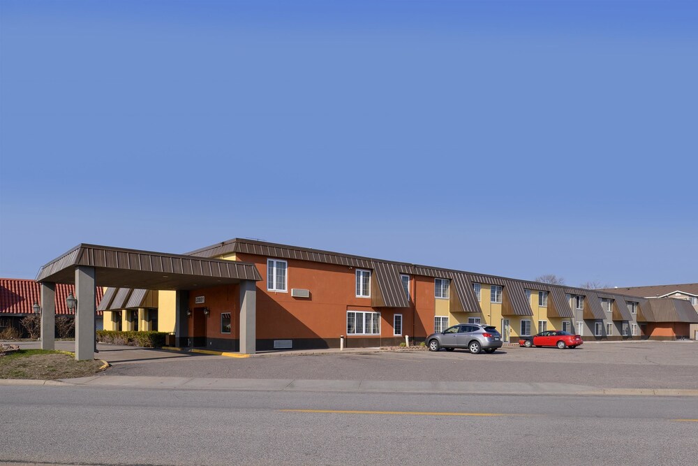 Americas Best Value Inn Suites St Cloud — Saint Cloud