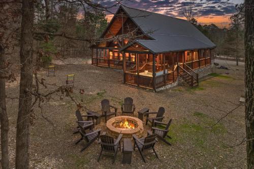 NEW Prime Cabin Hot Tub Firepit Safari Sleeps 8 — 4-Star Luxury Hotel in Broken Bow, United States