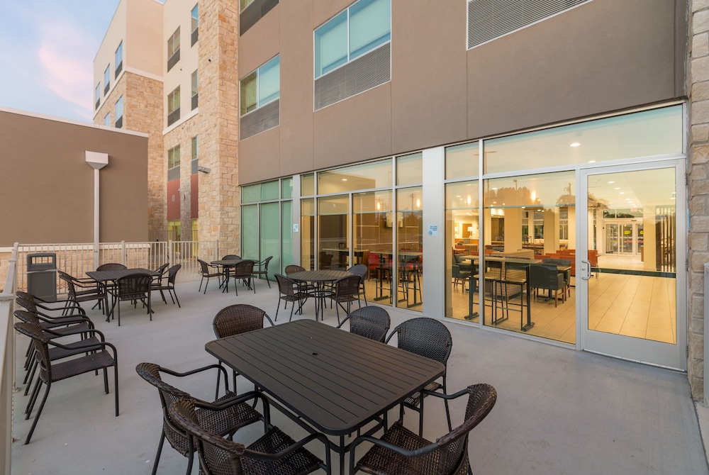 Holiday Inn Express and Suites San Marcos South by IHG - photo 28