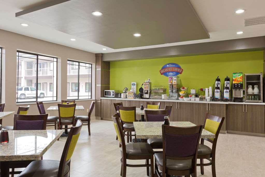 Baymont by Wyndham Bryan College Station - photo 15