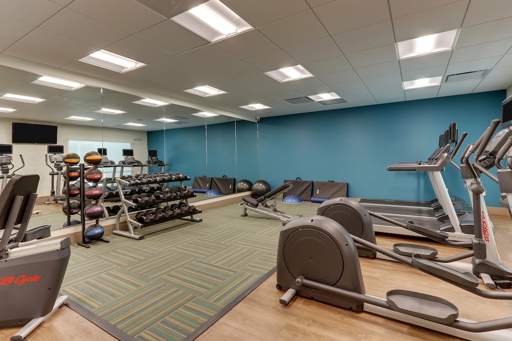Holiday Inn Express & Suites Roanoke Civic Center by IHG - photo 40