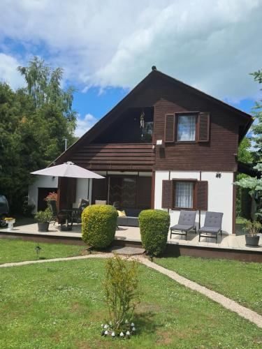 Sunshine Vendégház Balatonfenyves in Balatonfenyves, Hungary