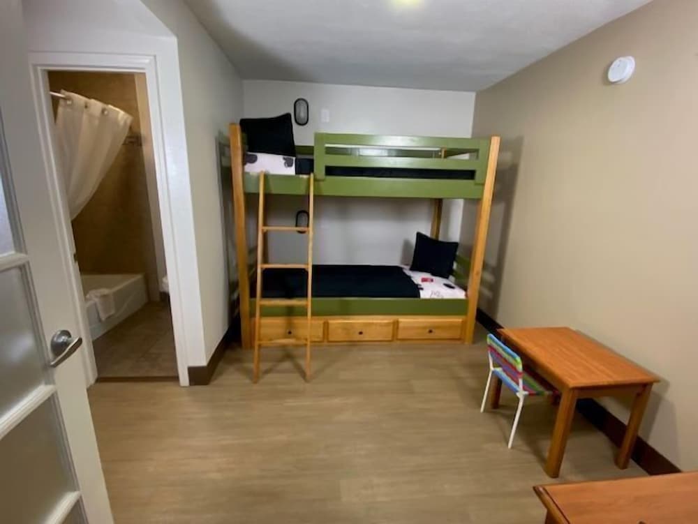 Stanford Inn & Suites Anaheim - photo 21