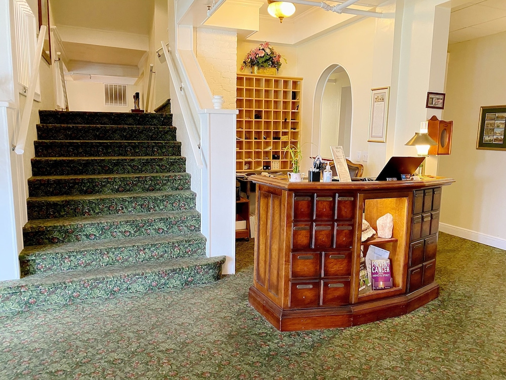 Crystal Bay Historic Hotel - photo 3