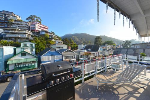 211Clu 211 Claressa Up in Avalon, United States