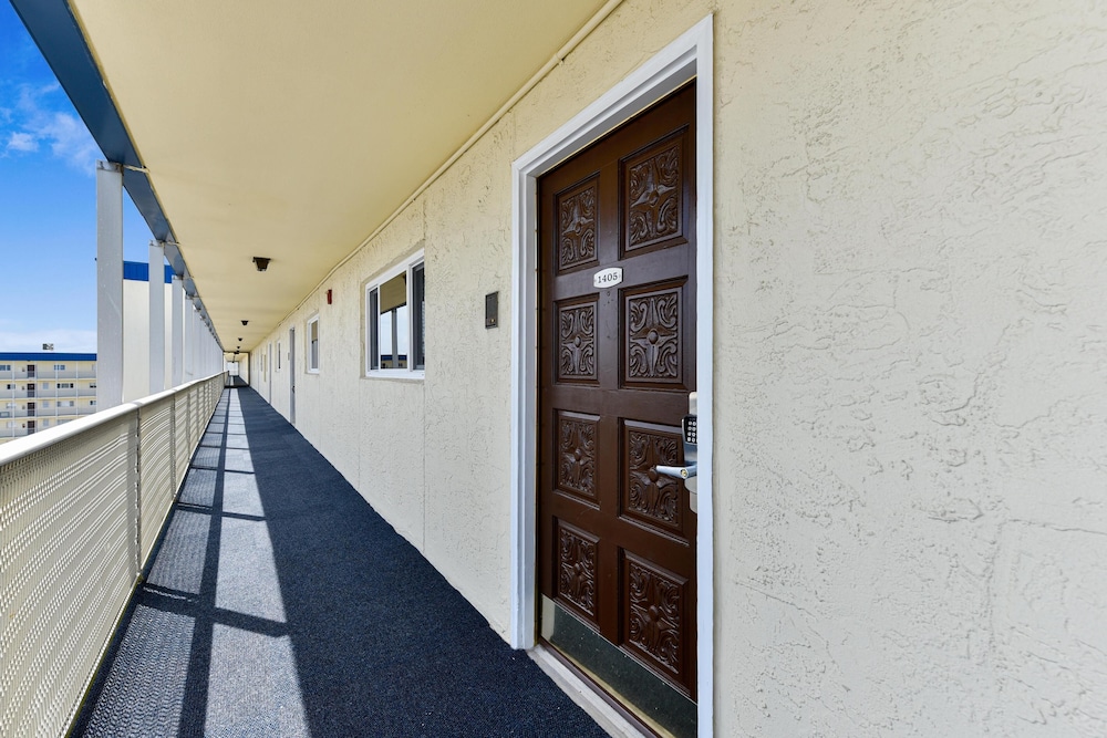 Regency Towers by Book That Condo - photo 37