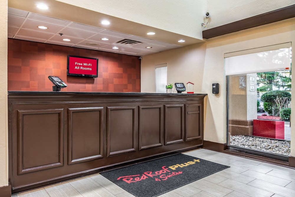 Red Roof Inn PLUS & Suites Atlanta Airport South - photo 2