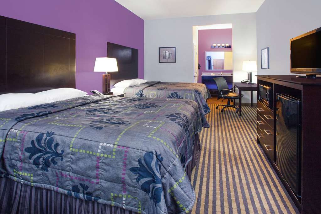 Super 8 by Wyndham Carthage TX - photo 12